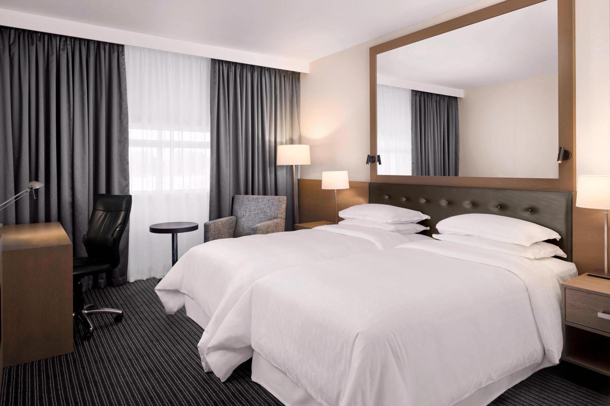 Sheraton Heathrow Hotel Hillingdon kerület Kültér fotó